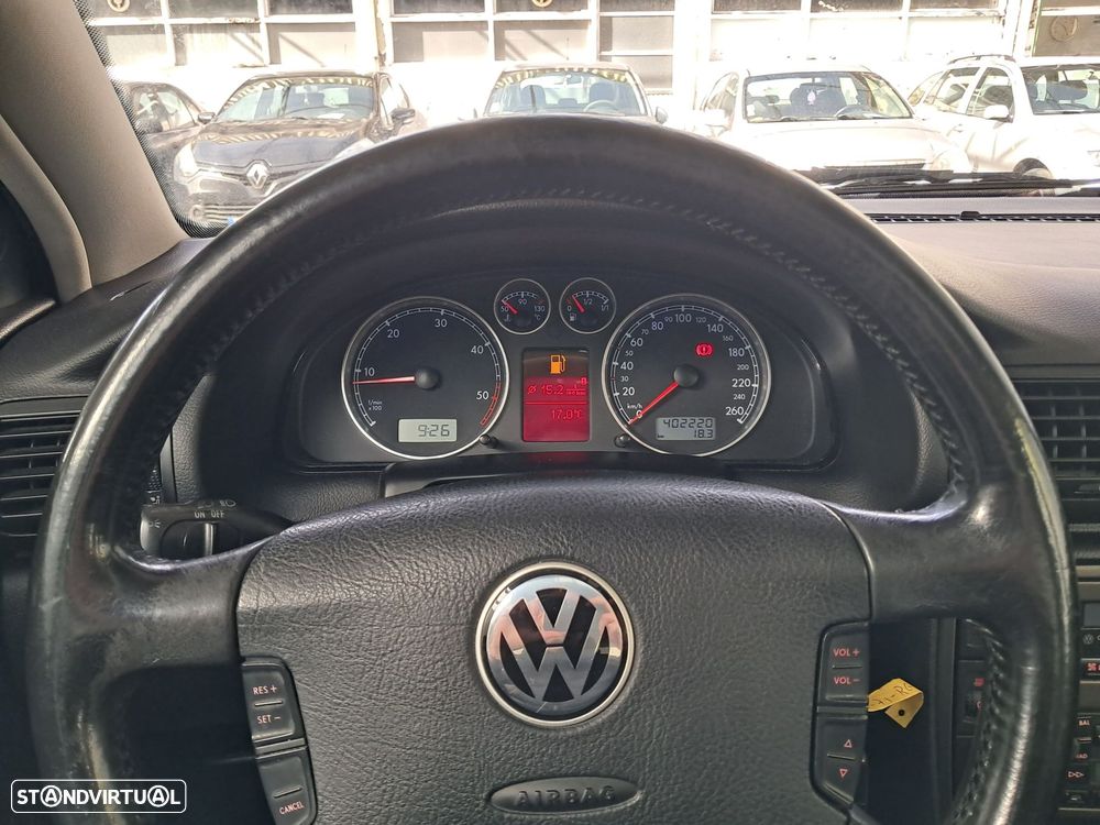 VW Passat 1.9 TDi Highline - 5