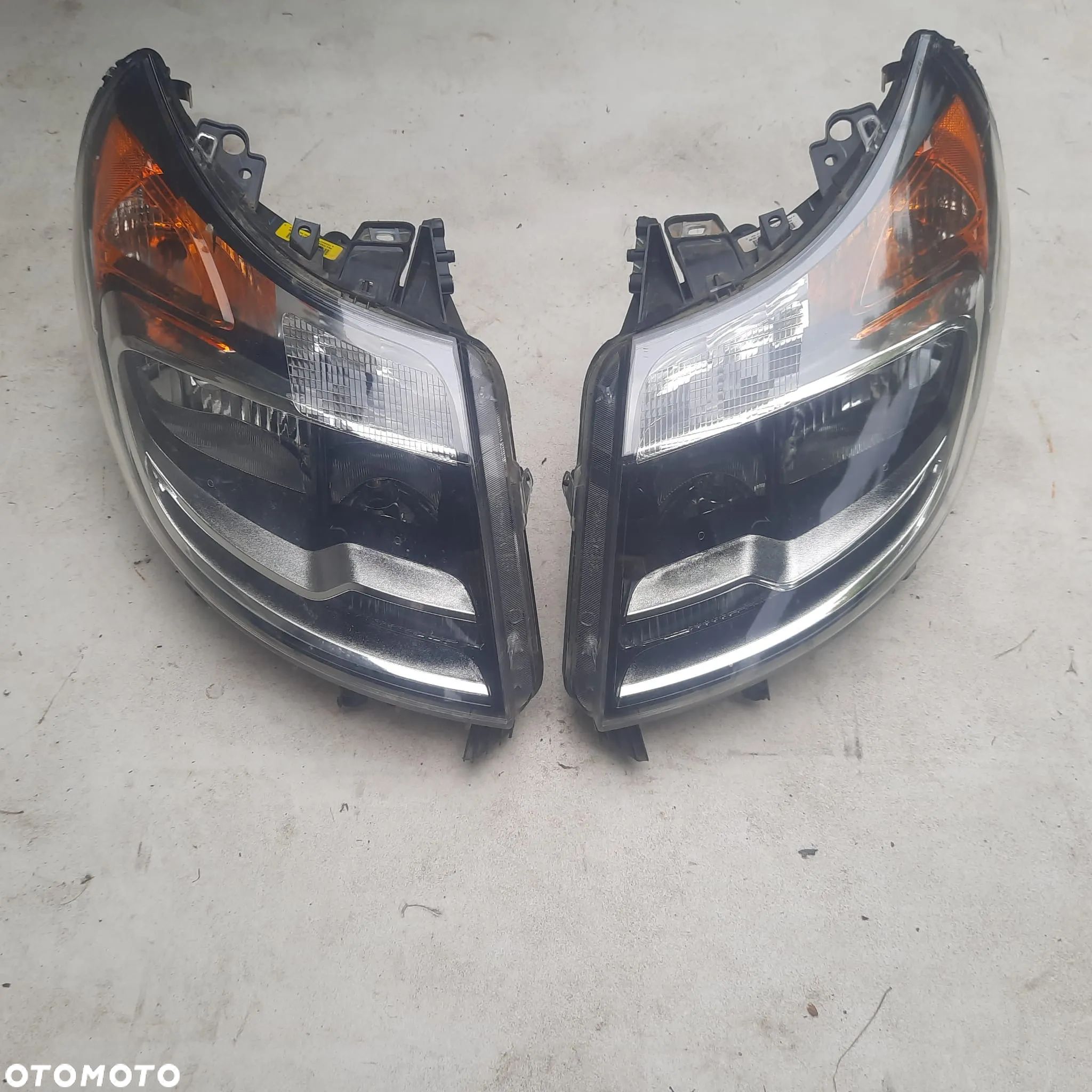 DUCATO Dodge Ram Promaster 2011-2022r lampy przod lewa prawa - 1