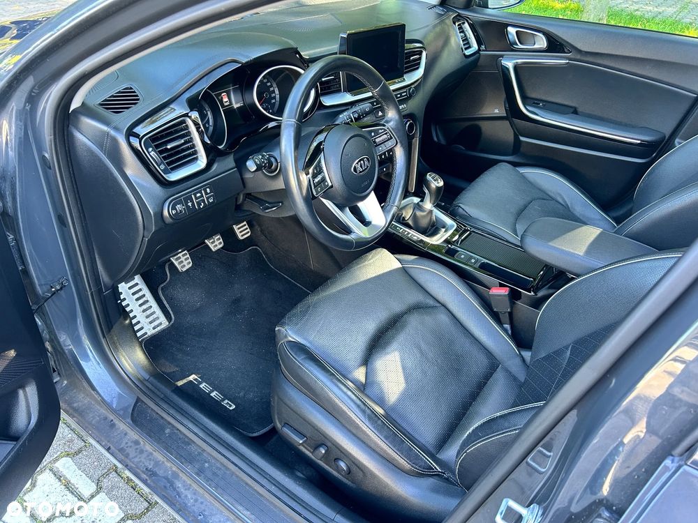 Kia Ceed - 13