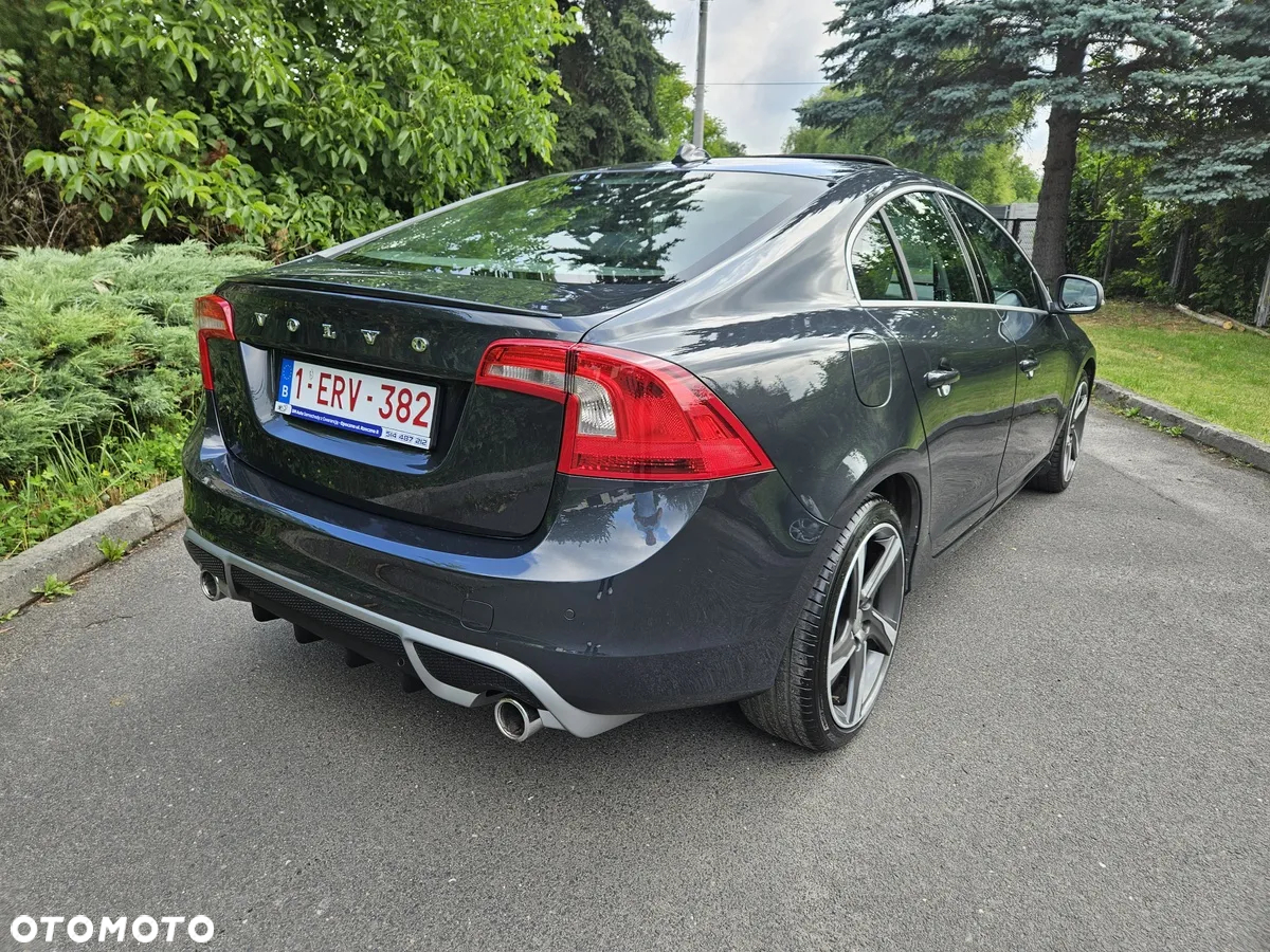 Volvo S60 D3 R-Design - 3