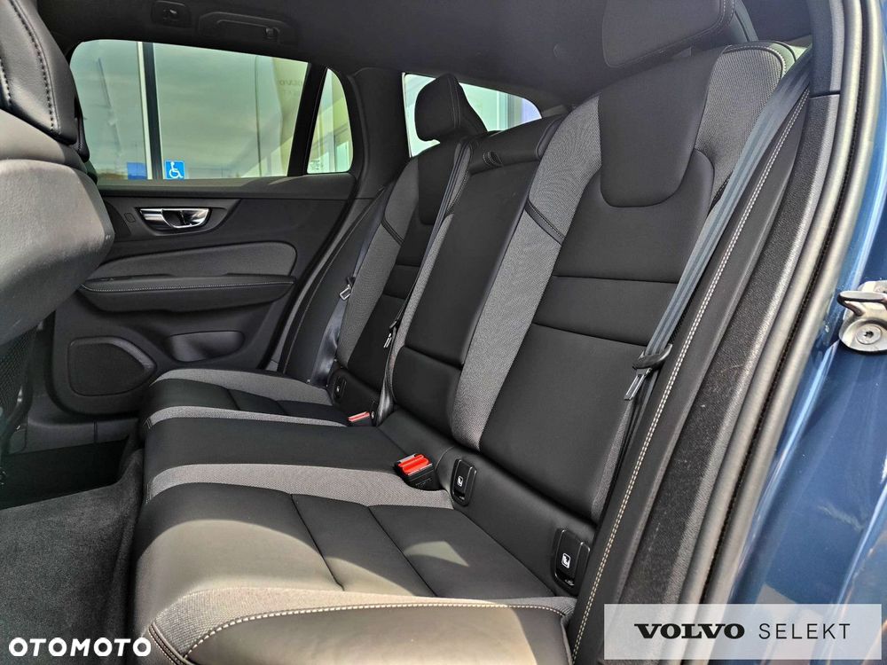 Volvo V60 Cross Country - 30