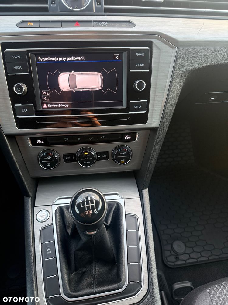 Volkswagen Passat 1.6 TDI BMT Comfortline - 9