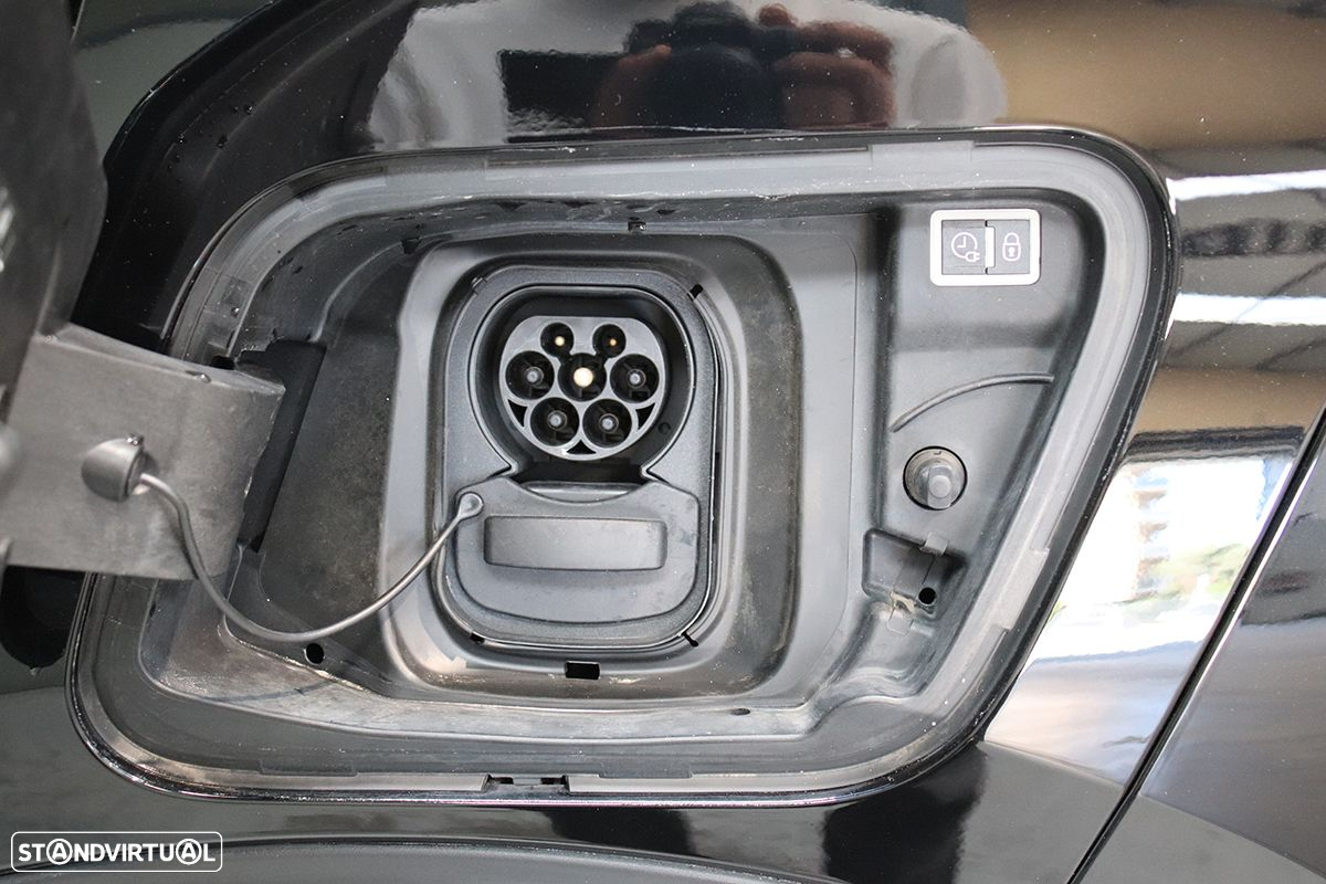 Peugeot e-2008 50 kWh GT - 6