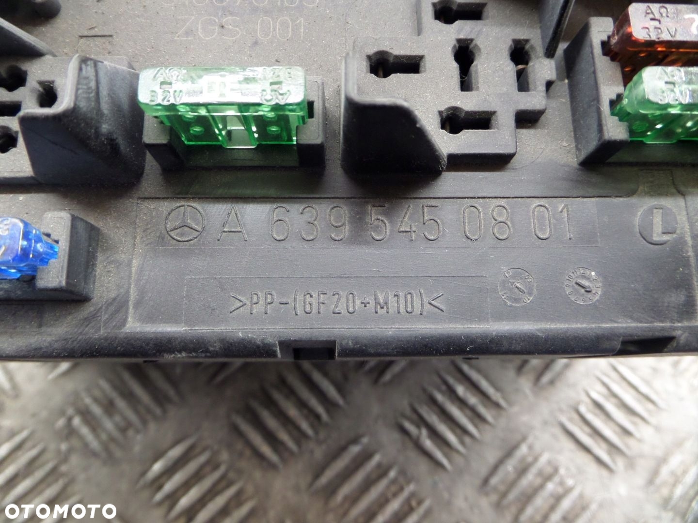 SKRZYNKA BEZPIECZNIKÓW MERCEDES VITO W639 A6395450801 - 3