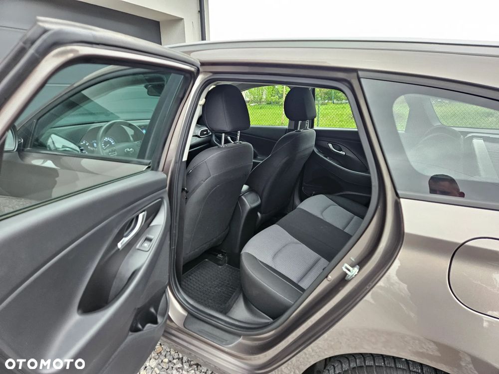 Hyundai i30 1.5 DPI Classic + - 26