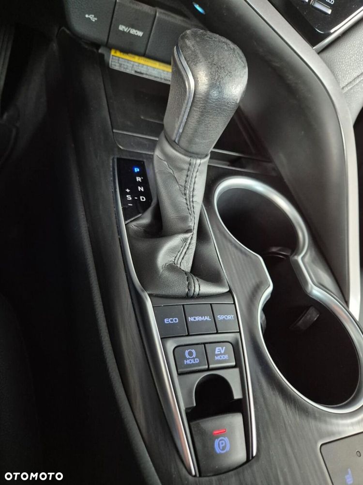 Toyota Camry 2.5 Hybrid Executive CVT - 23