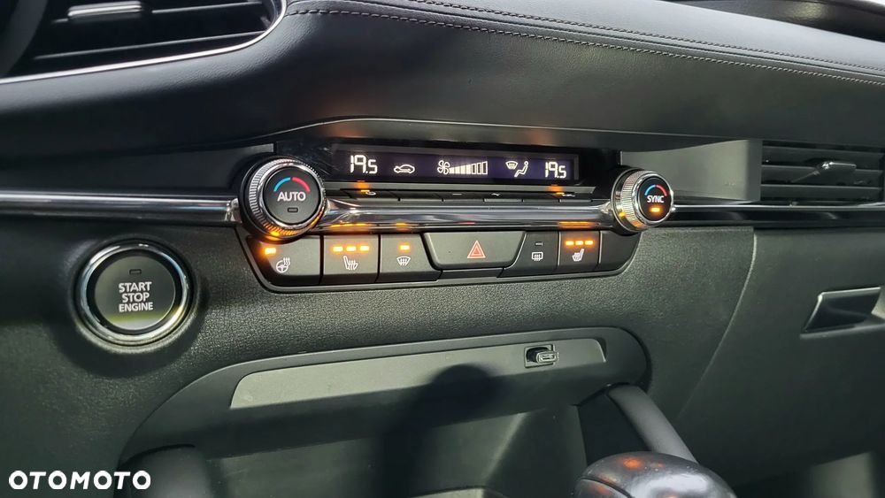 Mazda 3 2.0 mHEV Hikari - 28