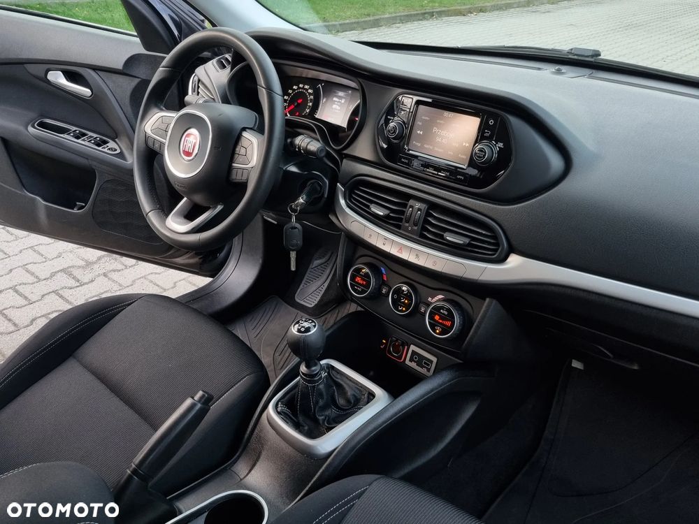 Fiat Tipo 1.6 MultiJet 16v Sport - 22