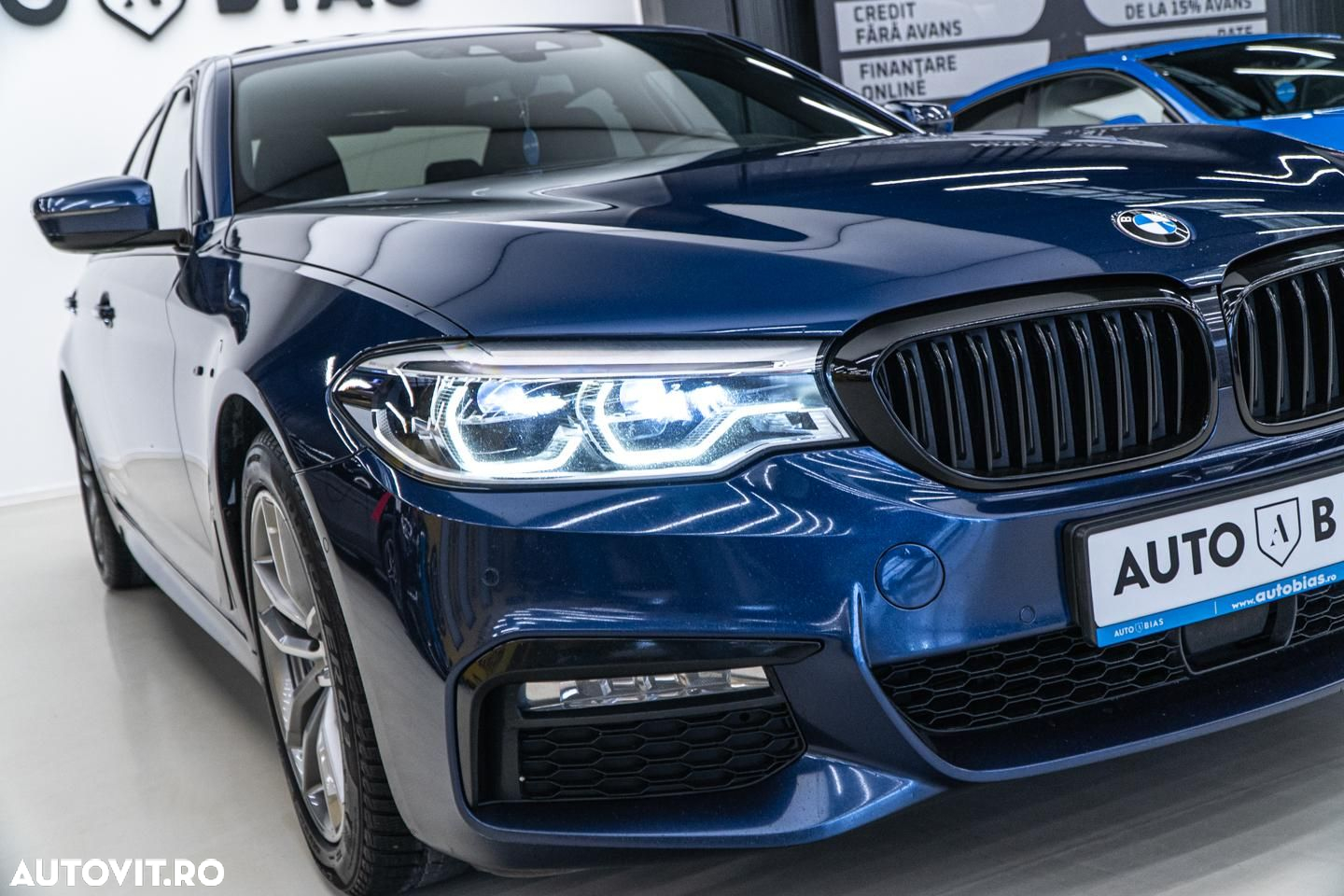 BMW Seria 5 540i AT - 28
