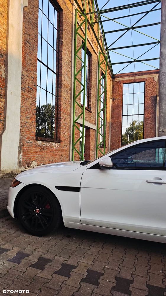 Jaguar XF 2.0 T Prestige - 24