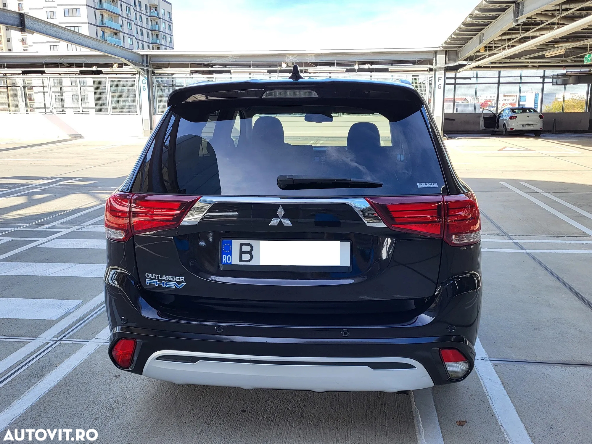 Mitsubishi Outlander 2.4 4WD Plug-In Hybrid - 3