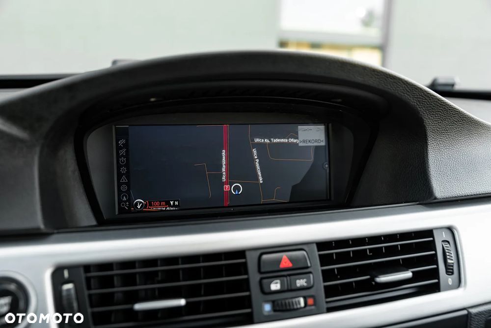 BMW Seria 3 325i xDrive Touring - 30