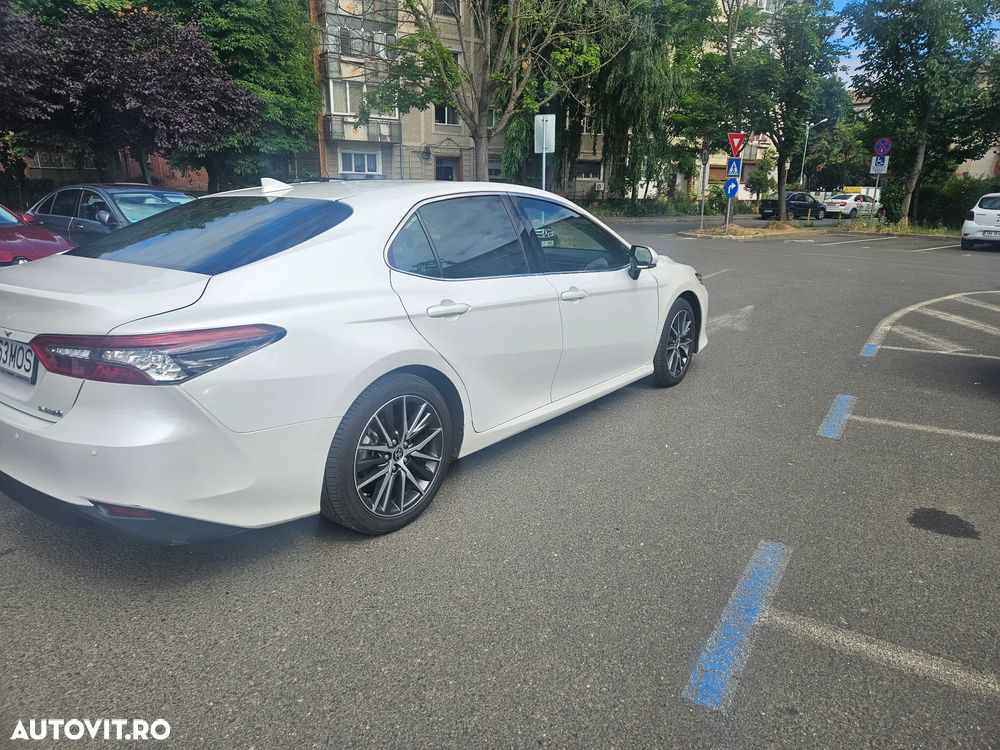 Toyota Camry 2.5 Exclusive - 6