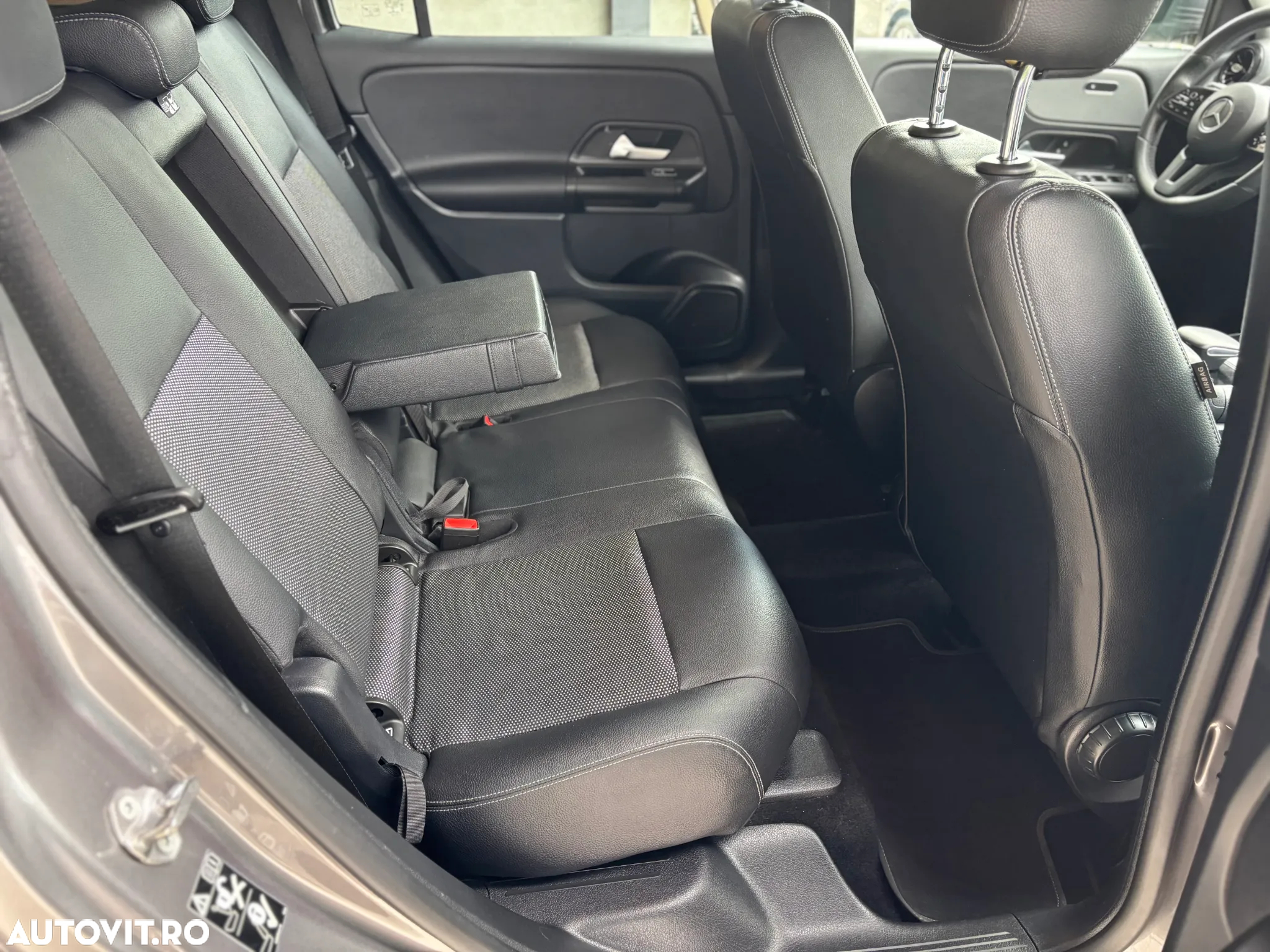 Mercedes-Benz GLB 180 d 8G-DCT - 40