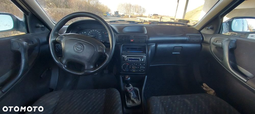 Opel Astra 1.4 Mid - 4