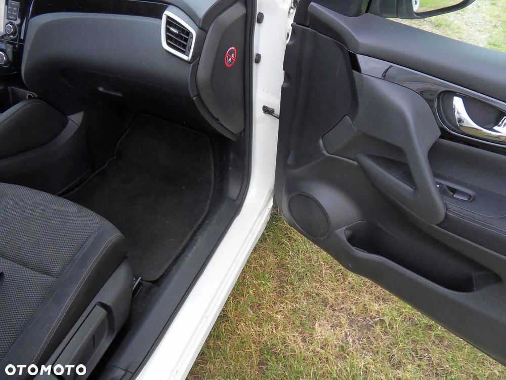 Nissan Qashqai 1.5 dCi DPF visia - 17