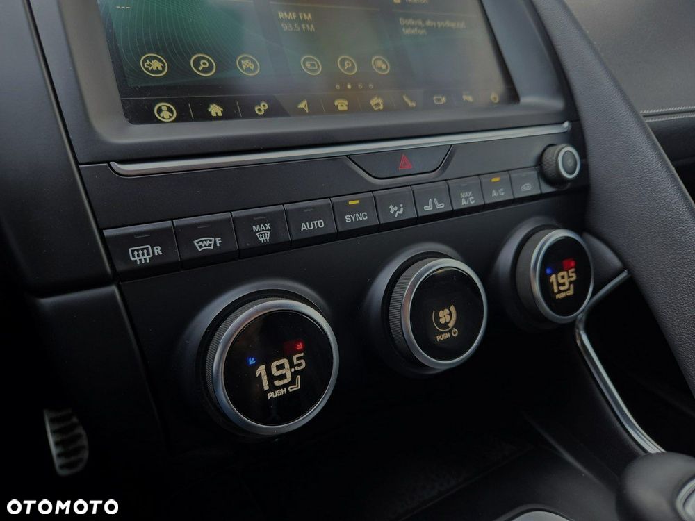 Jaguar E-Pace - 39