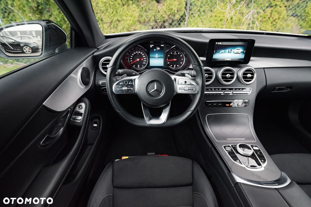 Mercedes-Benz Klasa C 300 9G-TRONIC - 11