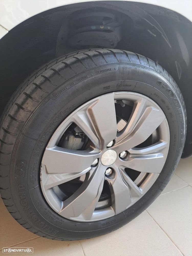 Peugeot 2008 - 13
