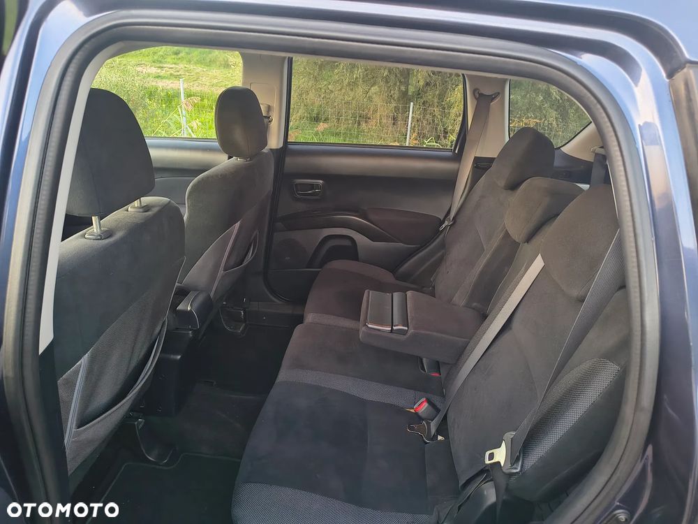 Mitsubishi Outlander 2.4 4WD Intense - 26