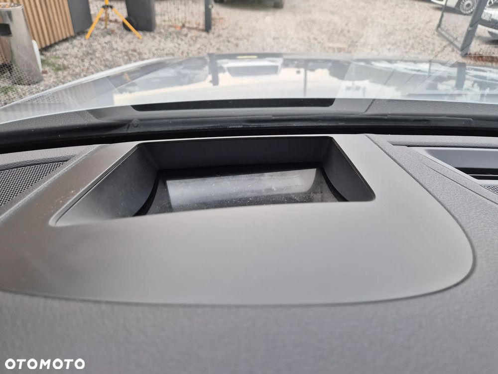 Audi A4 Avant 2.0 TDI ultra S tronic design - 36