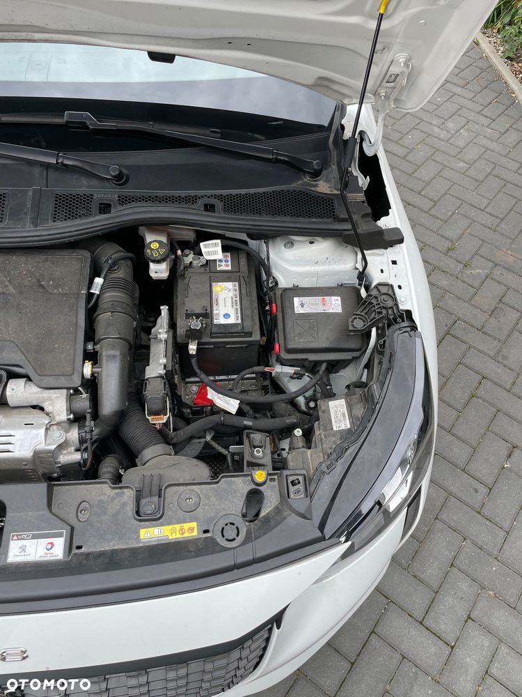 Peugeot 208 PureTech 100 Allure - 11