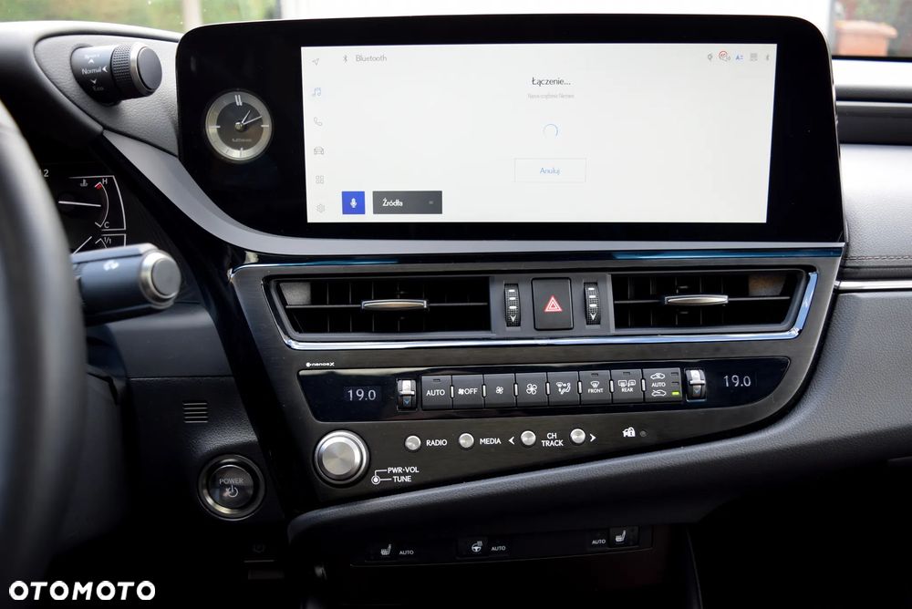 Lexus ES 300h Prestige - 28