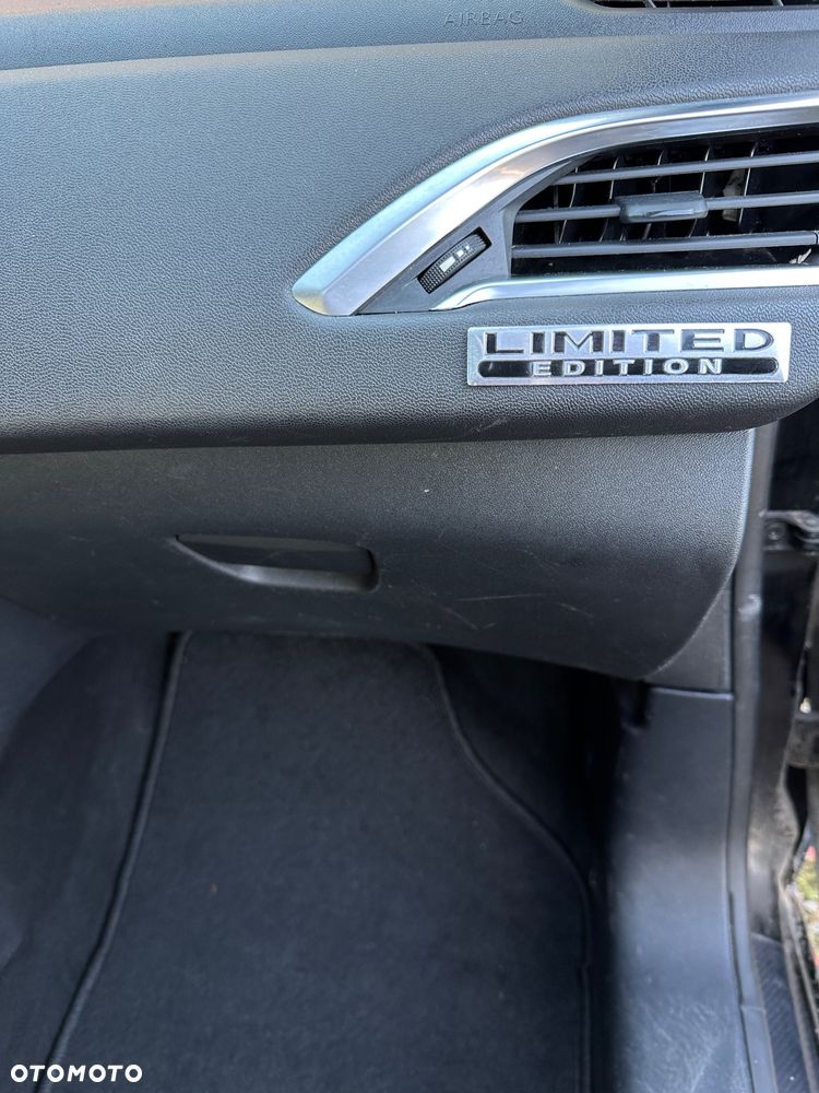 Peugeot 208 - 19