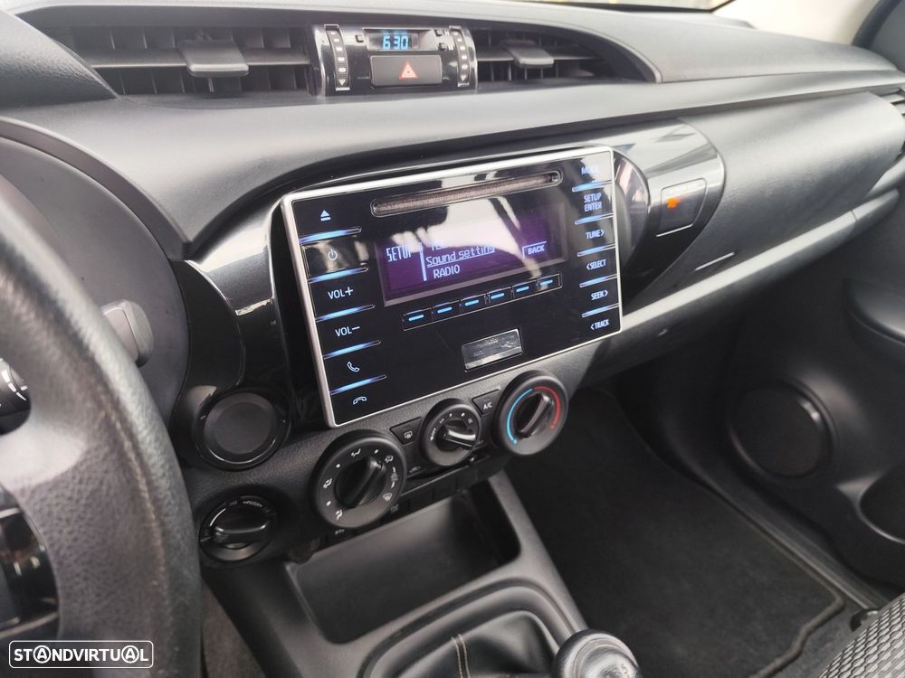 Toyota Hilux 2.4 D-4D 4WD CD Tracker - 21