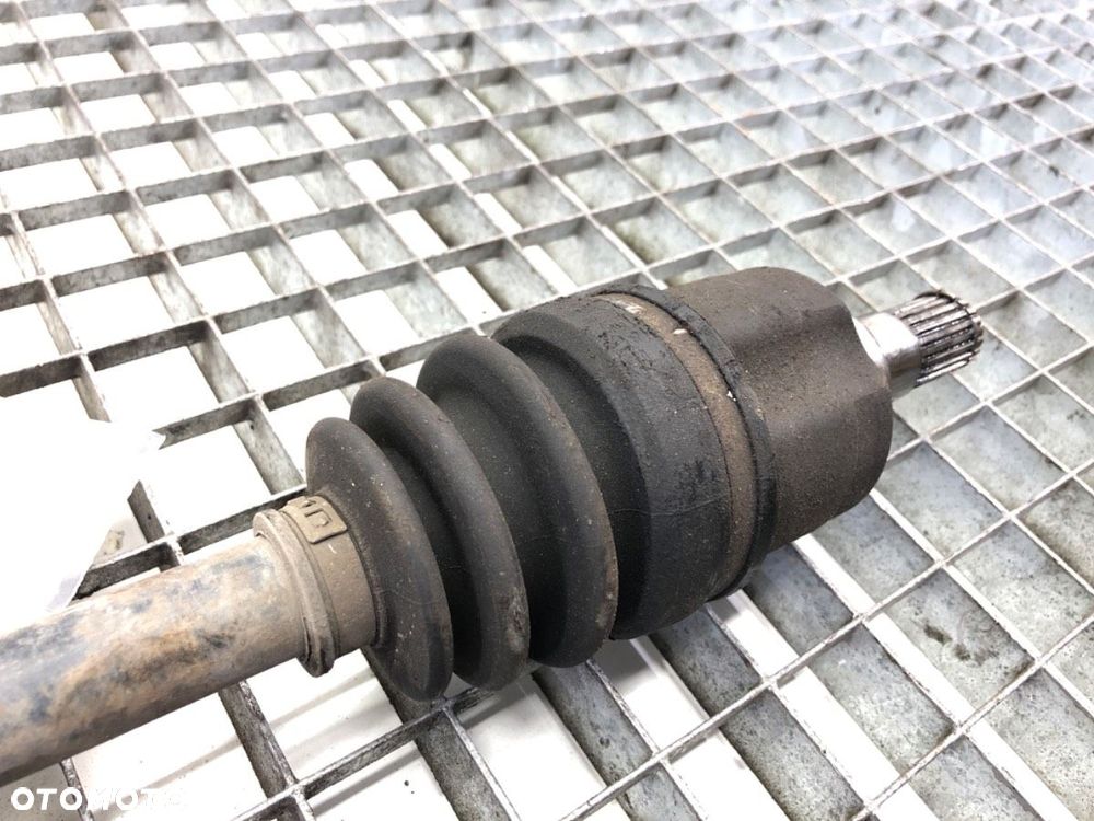 PÓŁOŚ PRAWY PRZÓD  SUZUKI SWIFT III (MZ, EZ) 2005 - 2022 1.3 (RS 413) 68 kW [92 KM] benzyna 2005 - 4