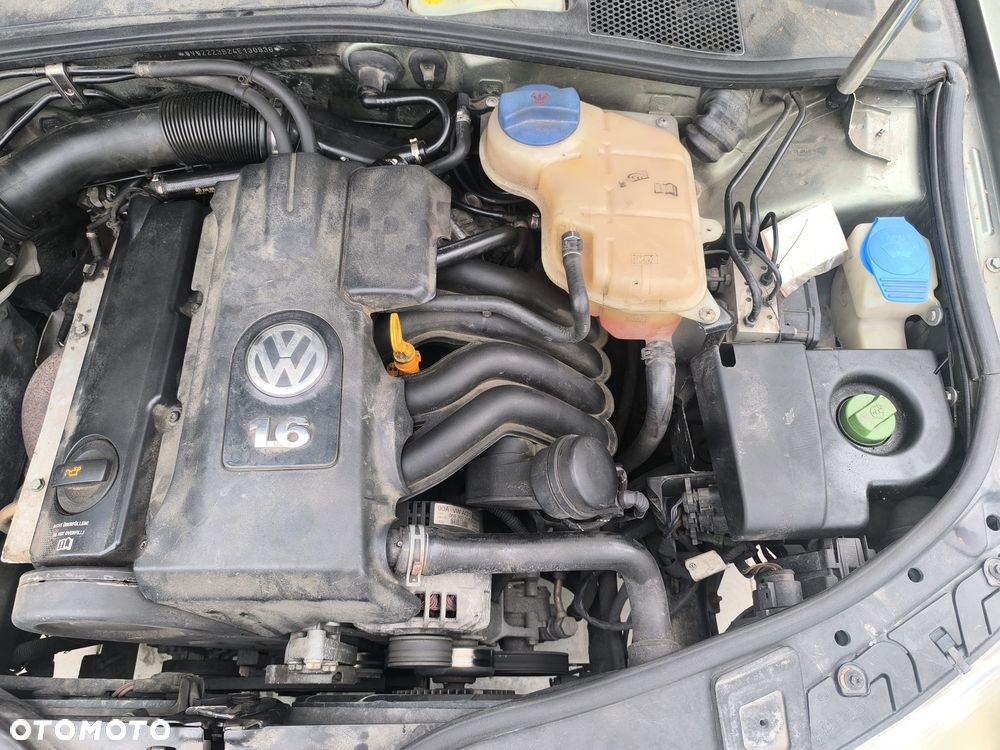Volkswagen Passat 1.6 Comfortline - 21