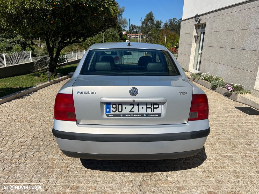 VW Passat 1.9 TDi Confortline - 3