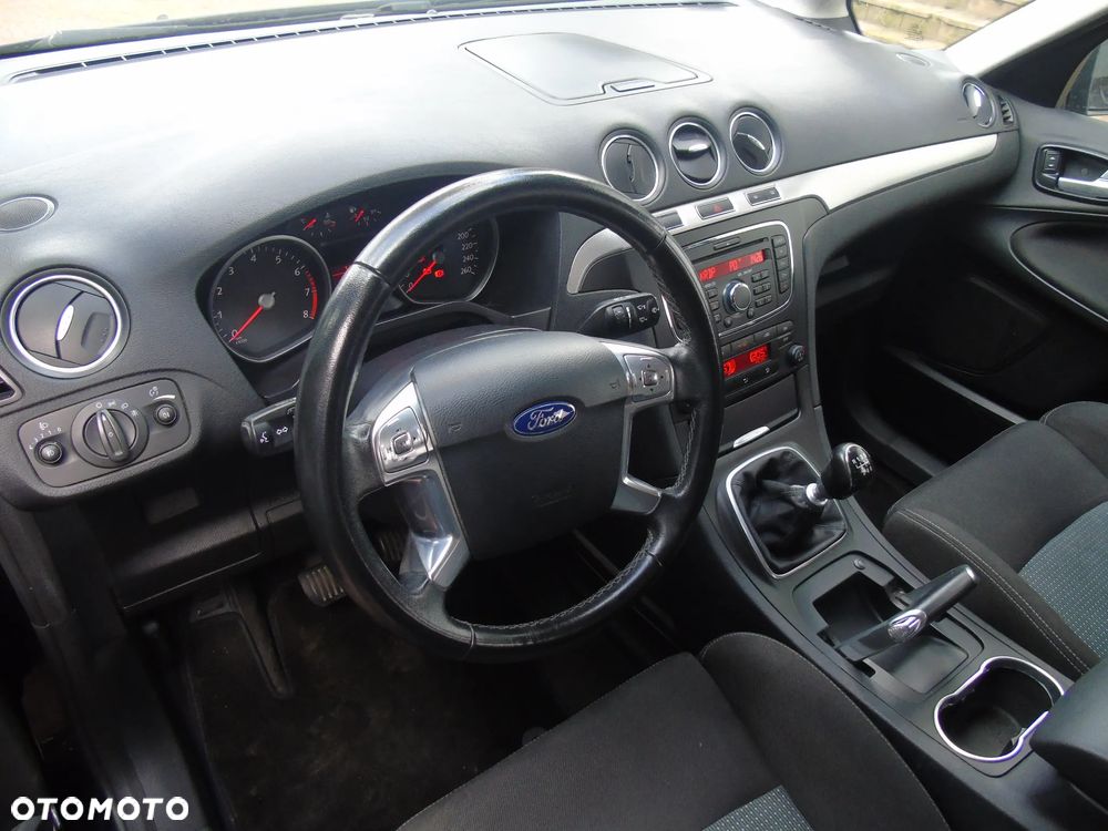 Ford S-Max - 11