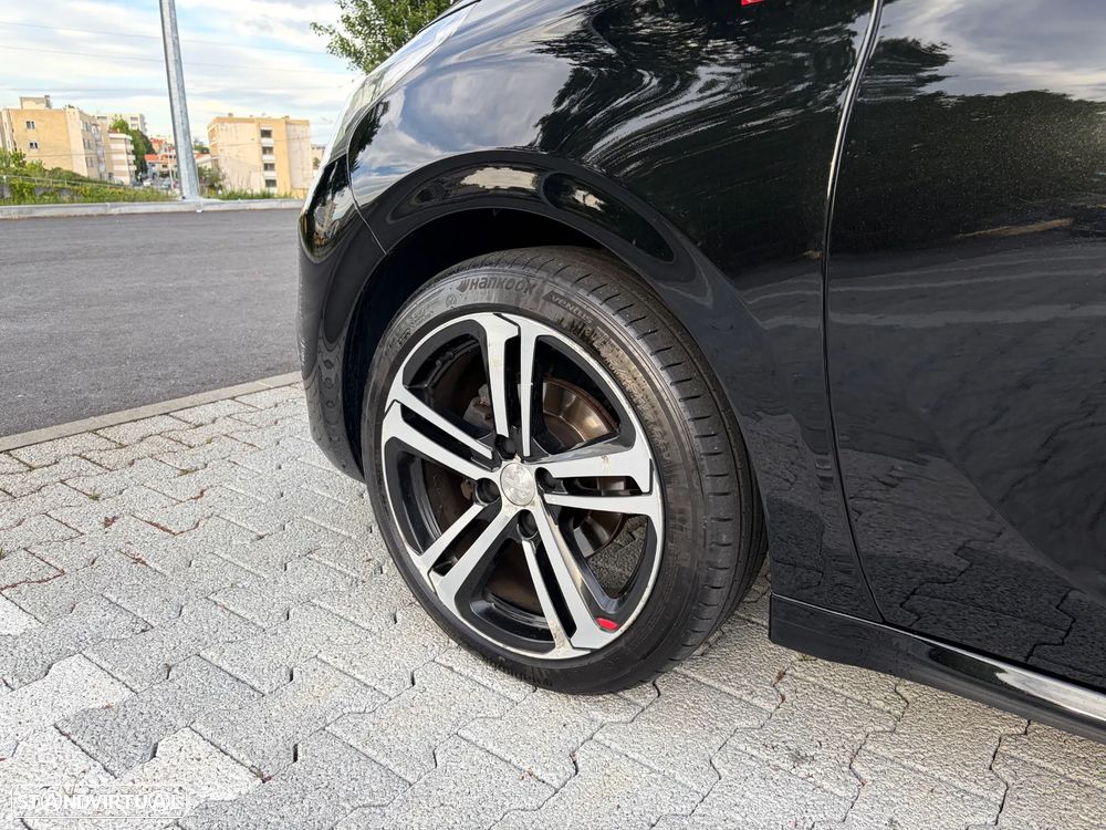 Peugeot 208 - 15