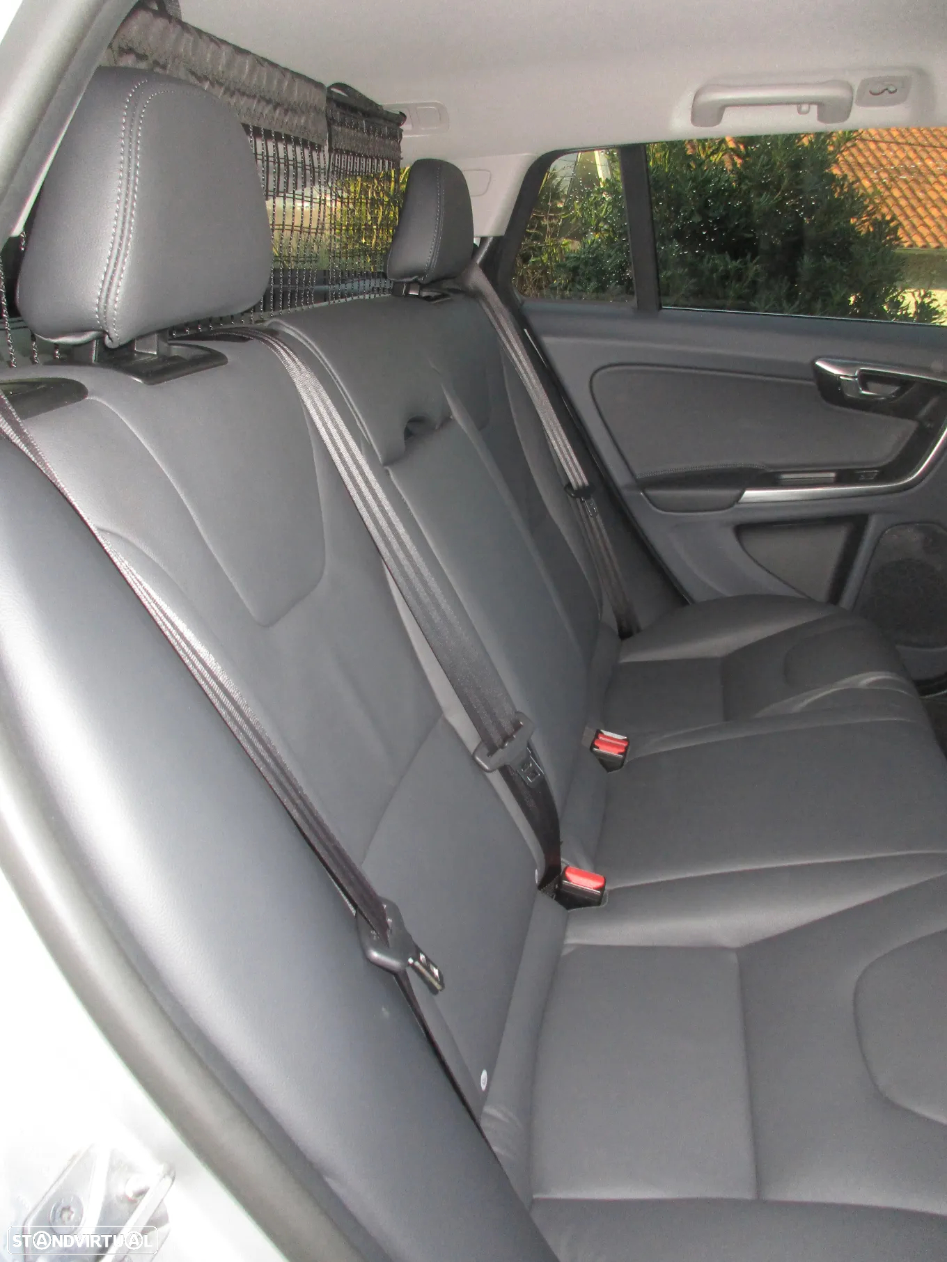 Volvo V60 2.0 D4 Momentum - 15