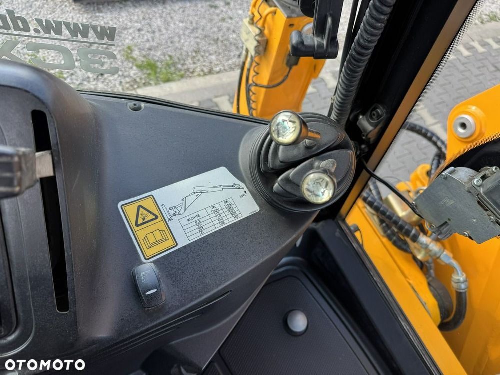 JCB 3CX - 28