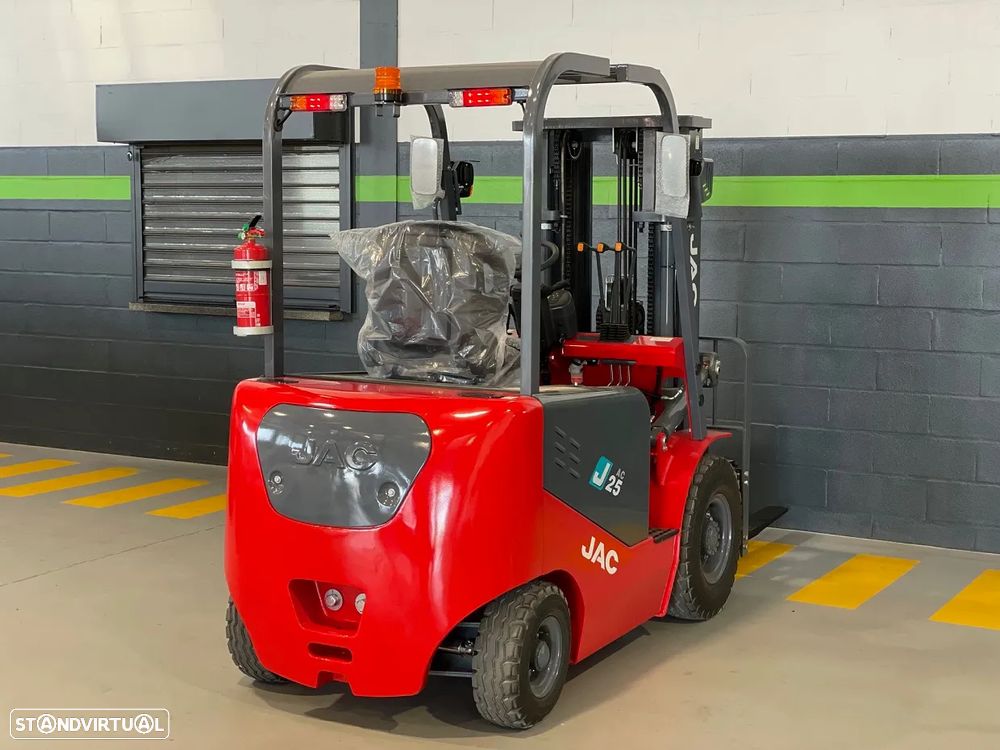 JAC CPD25J Empilhador Elétrico - 1