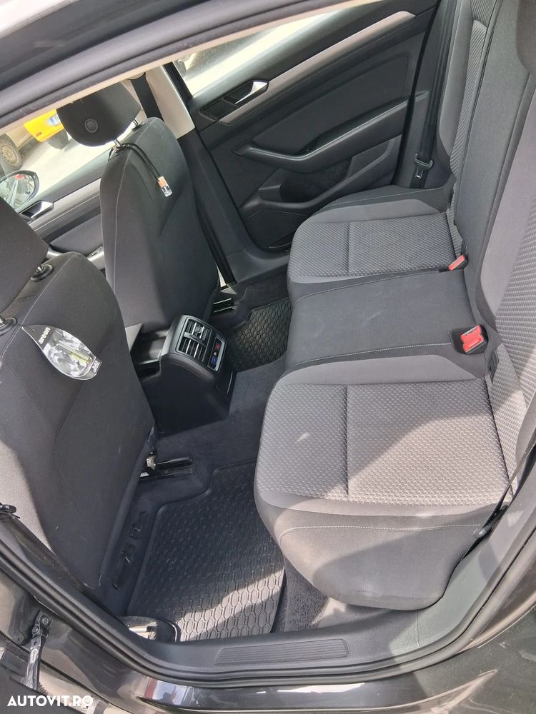 Volkswagen Passat 1.6 TDI Comfortline - 10