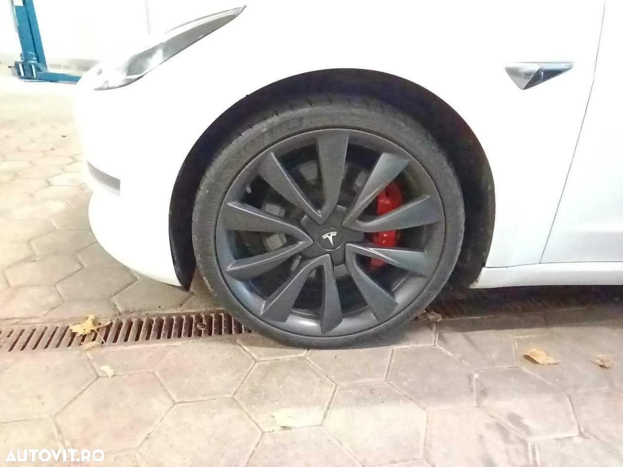 Tesla Model 3 - 12