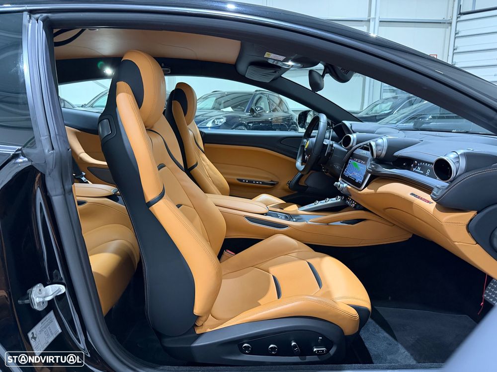 Ferrari GTC4 Lusso - 34