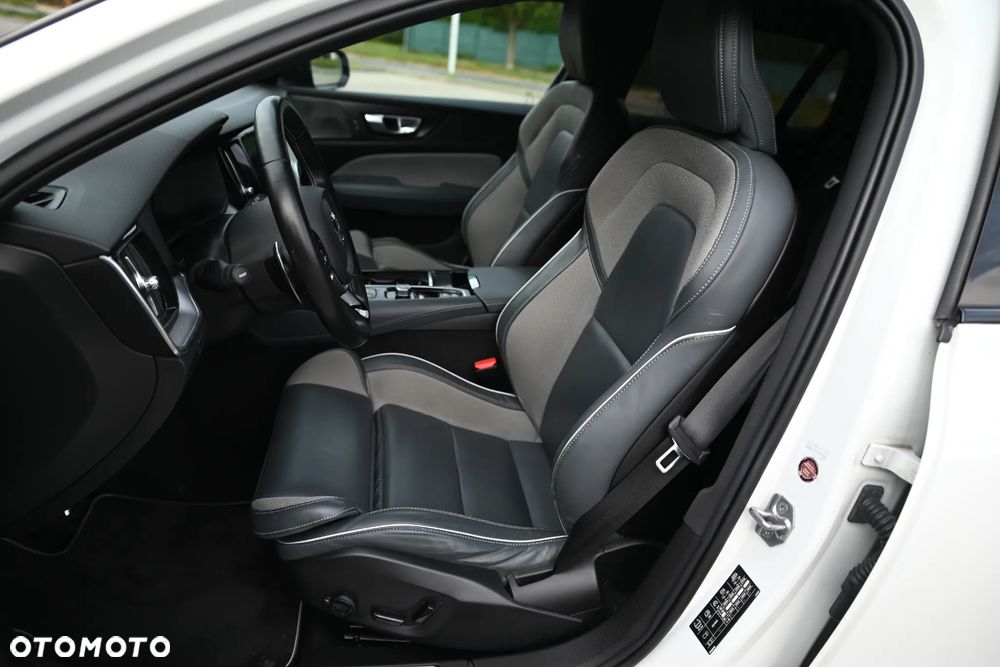 Volvo V60 T8 AWD Recharge Geartronic RDesign - 22