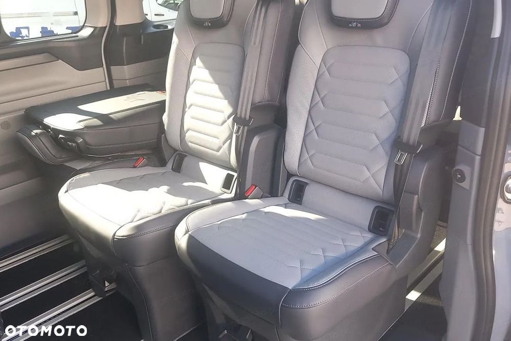 Ford Tourneo Custom - 11