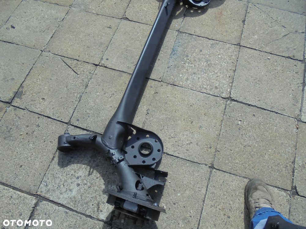 tylna belka toyota yaris 2 - 2
