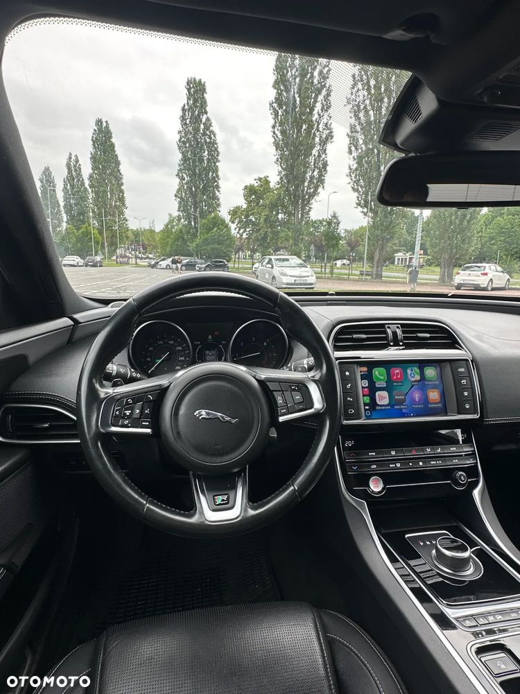 Jaguar XE 20d R-Sport - 4