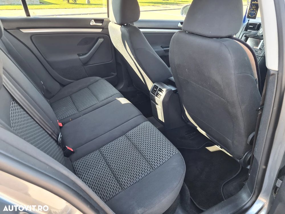 Volkswagen Golf 1.6 TDI DPF BlueMotion - 9