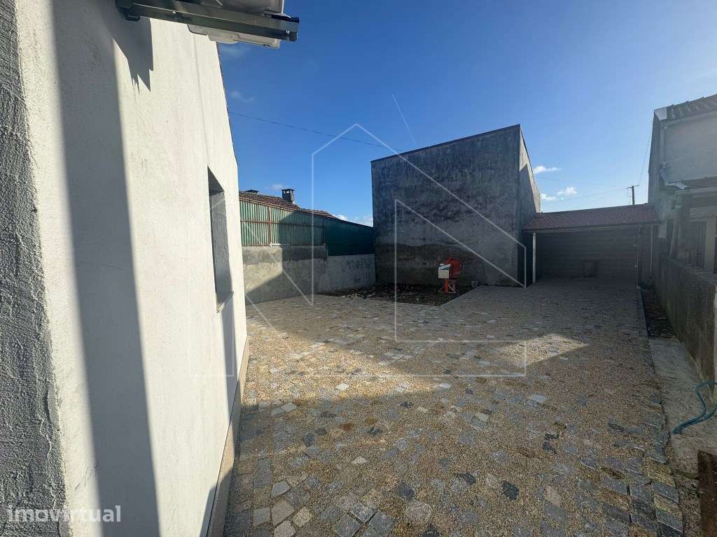 Moradia T2 remodelada em Salreu - Grande imagem: 3/17