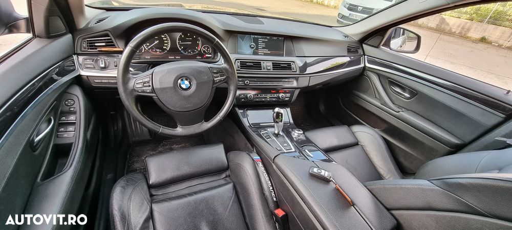 BMW Seria 5 525d Touring Sport-Aut. - 13