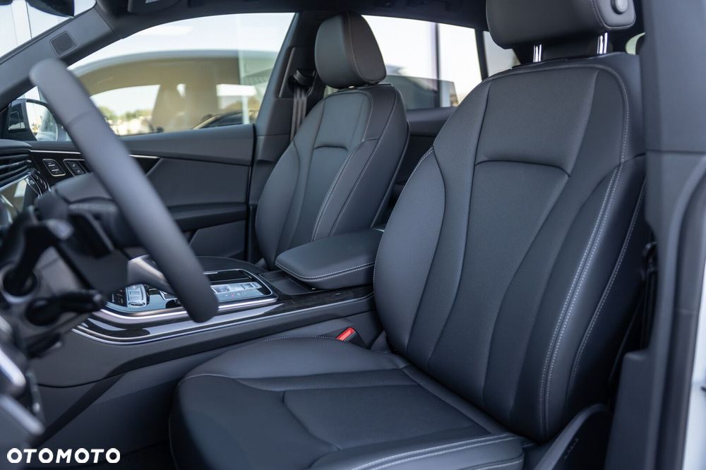Audi Q8 - 12