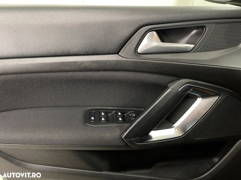 Peugeot 308 BlueHDi 130 EAT6 Stop & Start Active Business-Paket - 23