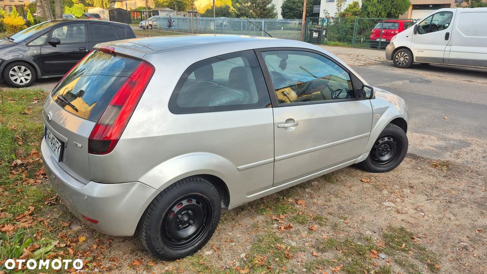 Ford Fiesta 2004 photo 3